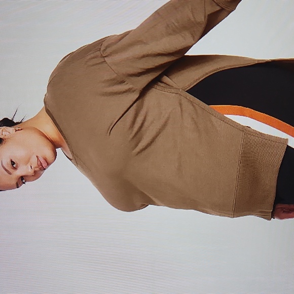 BNWT-UNIVERSAL STANDARD Fiona open side sweatshirt in small - Picture 2 of 3